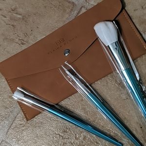NEW Elaina Badro Baby blues Brush set with pouch